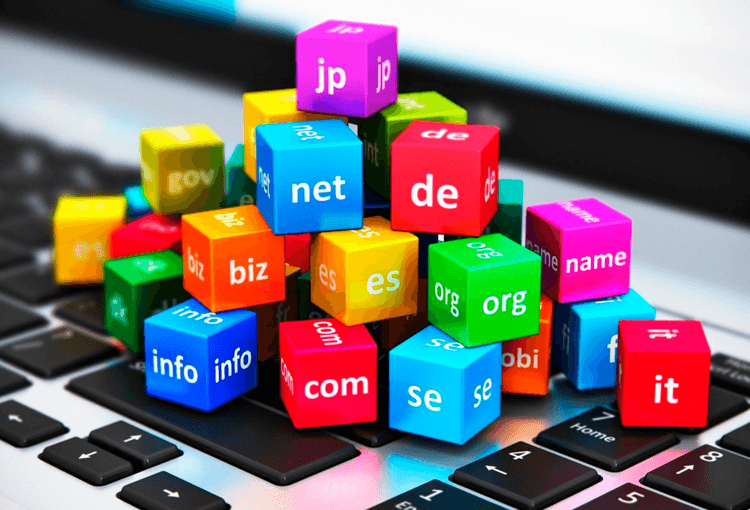 ¿Cómo escoger un nombre de dominio en internet, cómo registrarlos, cómo transferirlos y cuáles dominios registrar para su empresa y sus marcas?