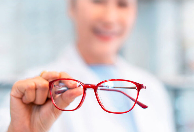 ¿Por qué es ideal un CRM para la gestión de un laboratorio óptico de lentes formulados para gafas o una tienda de óptica?